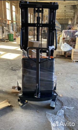 Штабелер с электроподъемом