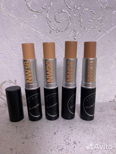 Тональное MAC в стике NW 18, NW 20, NW 25, NW 30