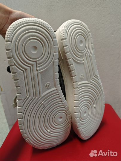 Кроссовки женские разные размеры