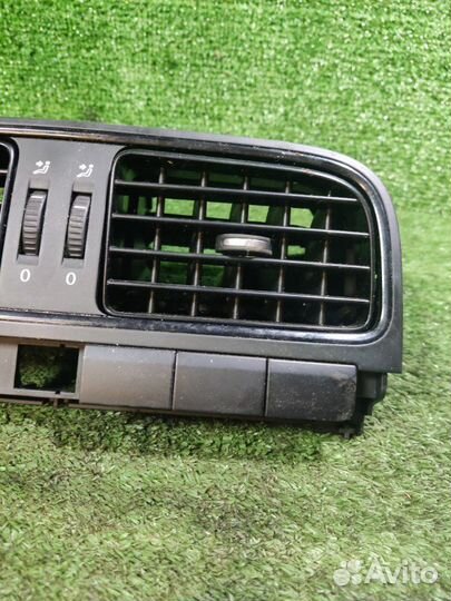 Дефлектор воздушный центральный Volkswagen Polo