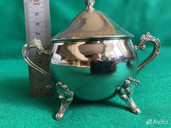 Сахарницы и сливочник