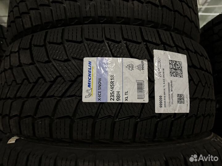 Michelin X-Ice Snow 235/45 R18 98H