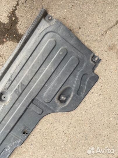 Защита днища передняя левая Mercedes-Benz E-Class