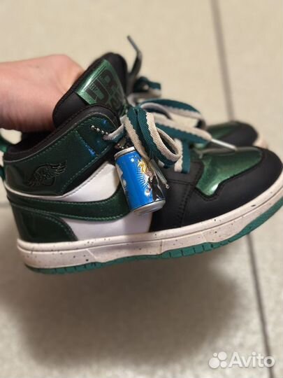 Кроссовки kapika