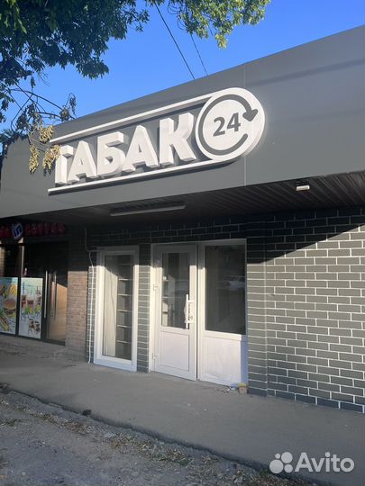 Продовец в табачный магазин