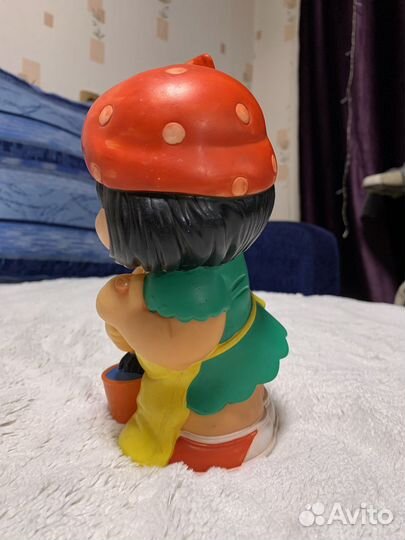 Игрушка пищалка СССР уборщица