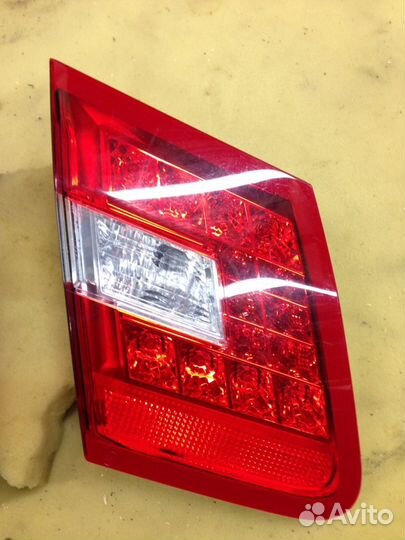 Фонарь в крышку багажника Mercedes E w212