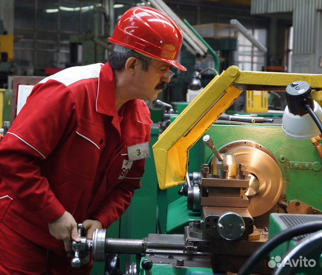 Токарь на завод