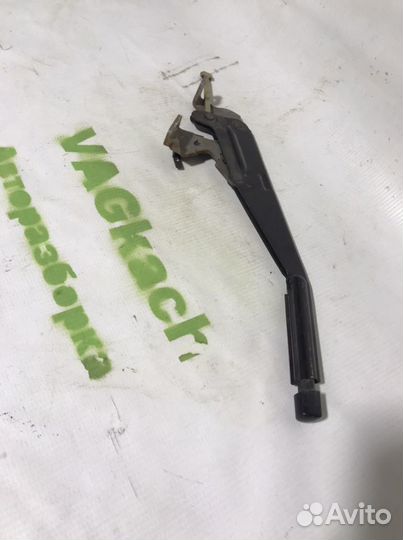 Рычаг ручного тормоза volkswagen polo Mk3. 1H07113