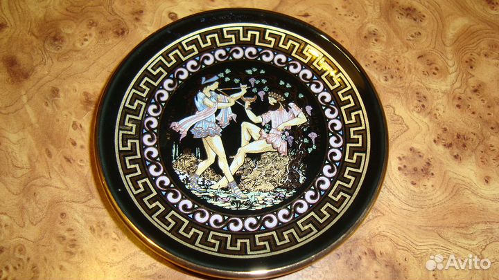 Декоративная фарфоровая тарелка 