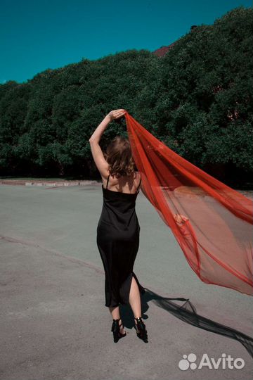 Отрез красной тюли