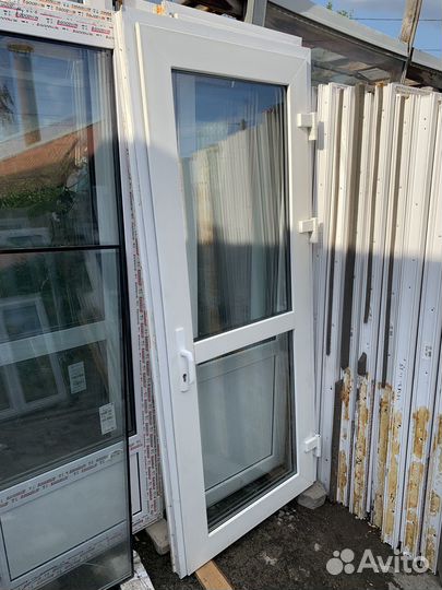 Дверь входная пластиковая 90х210