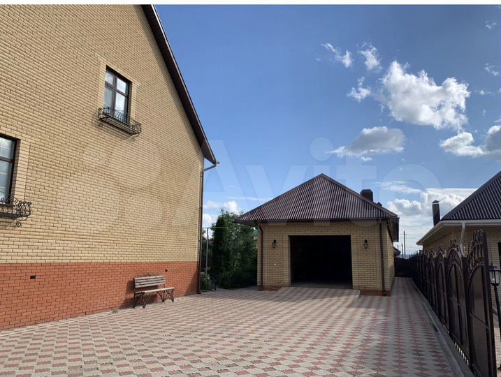 Дом 220 м² на участке 10 сот.