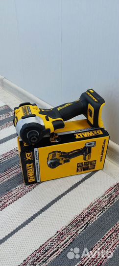 Аккумуляторный винтоверт DeWalt DCF850