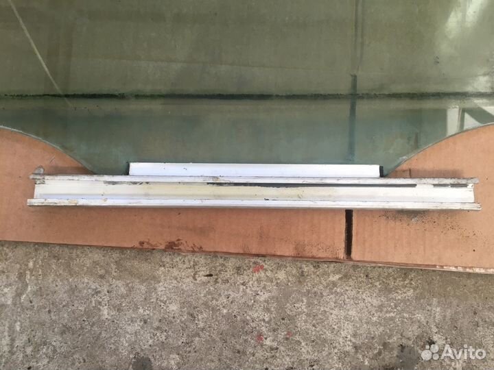 Стекло передней правой двери Mercedes W163 (5260)