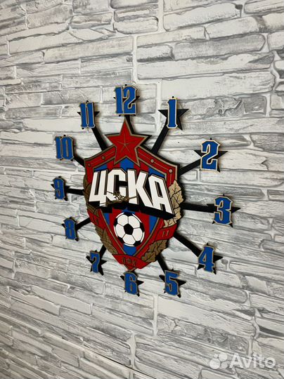 Эмблема Цска из дерева, настенные часы