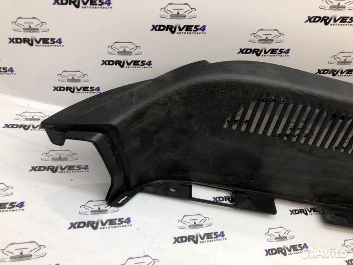 Направляющая шторки багажника задняя левая Bmw X6