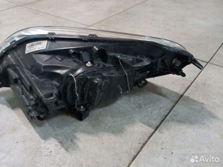 Фара ксенон правая Volvo XC60 2008-2013 год