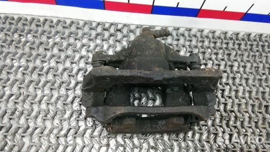 Суппорт тормозной передний правый toyota verso AR2