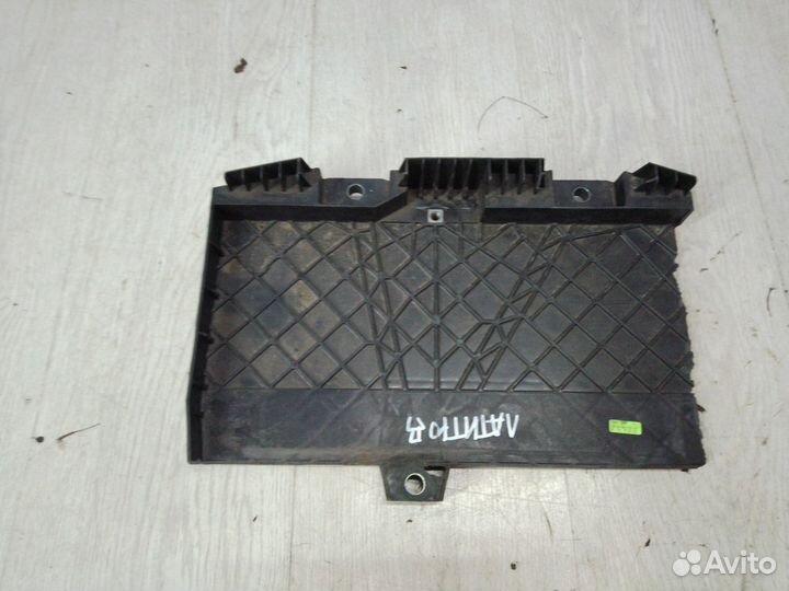 Корпус площадка крепления аккумулятора АКБ renault latitude