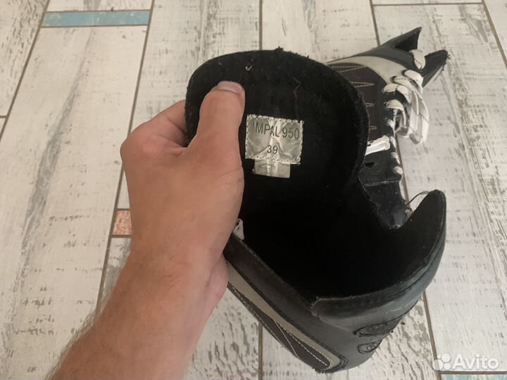 Коньки хоккейные 39 размер