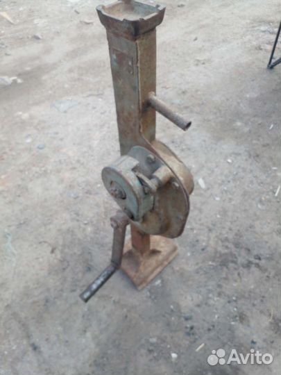 Домкрат реечный