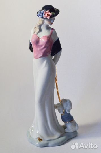 Фарфоровые статуэтки девушки