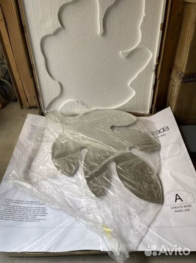 Зеркало в ванную с вешалками нов