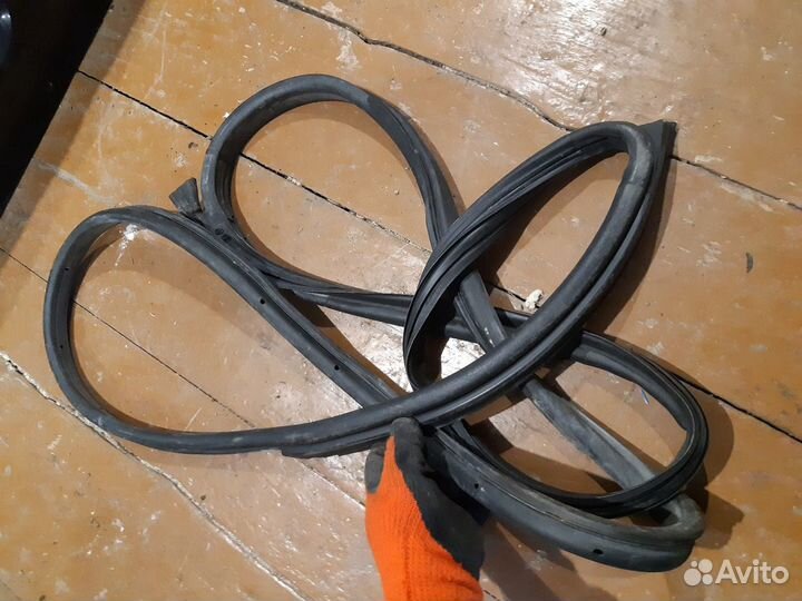 Mercedes w211 уплотнитель перед правой двери