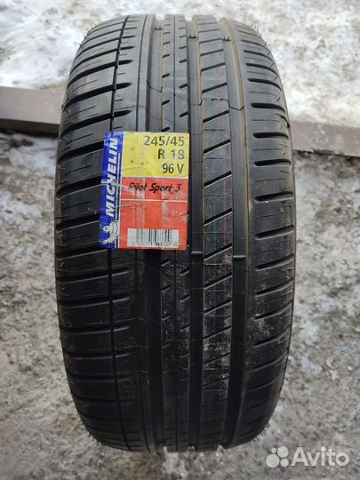 Michelin Pilot Sport 3 245/45 R18 96V