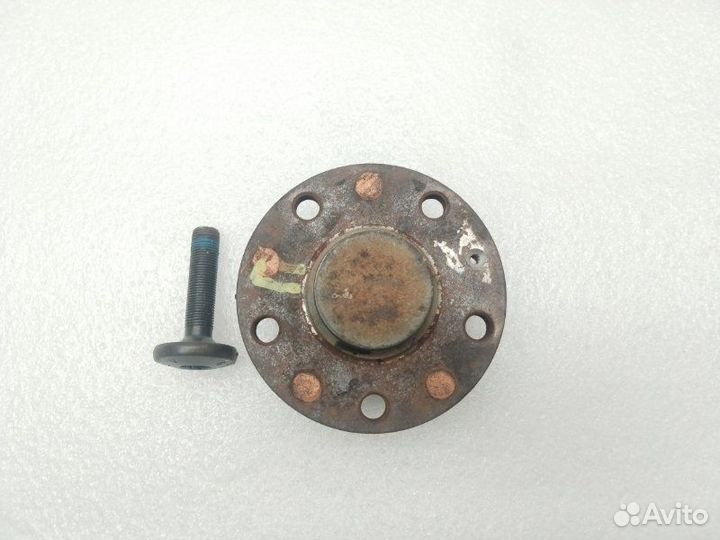 Ступица задняя правая Volkswagen Passat B7 cdab