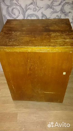 Швейная машина с тумбой