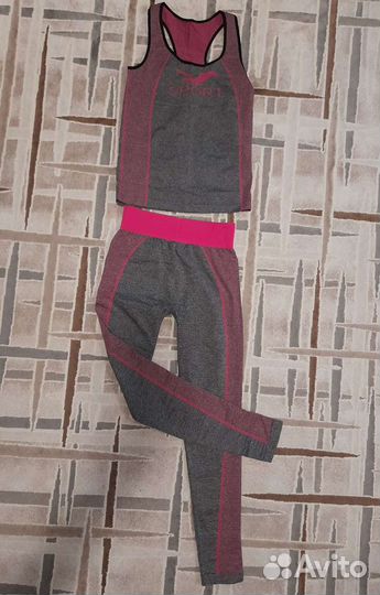 Костюм для спорта женский