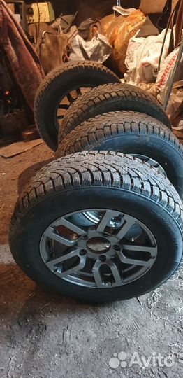 Pirelli Formula Ice 215/65 R16 98