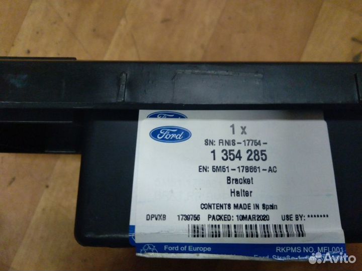 Кронштейн бампера заднего центральный Ford Focus 2