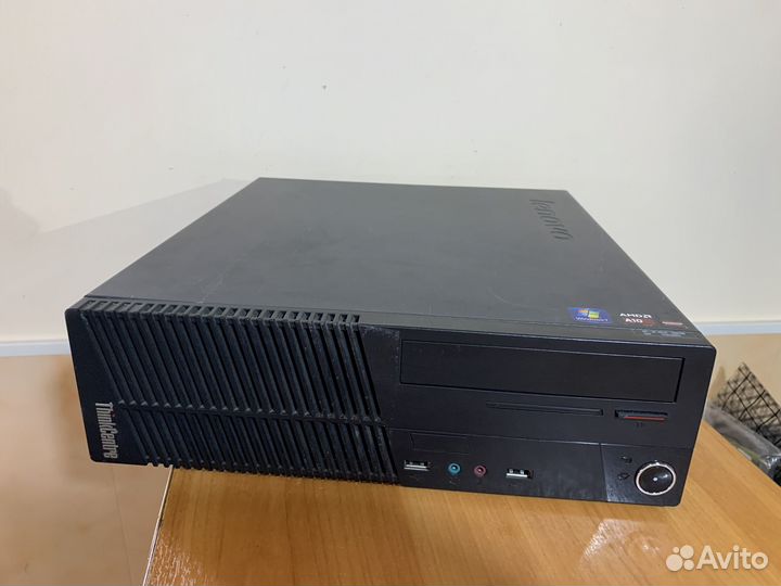 Компактный компьютер Lenovo ThinkCentre M79