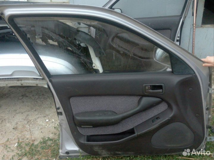 Дверь Camry / Vista SV30 правая левая