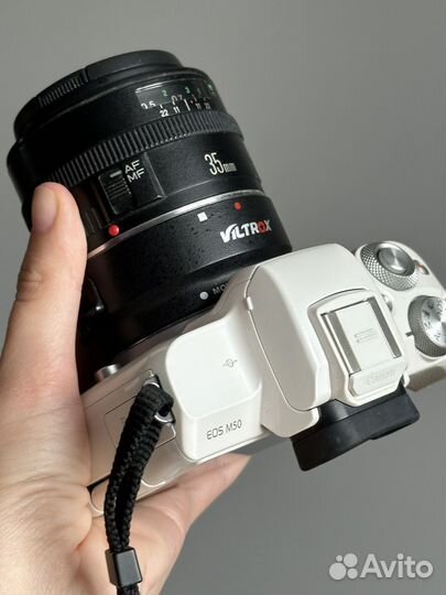 Canon M50 Body White + объектив Canon