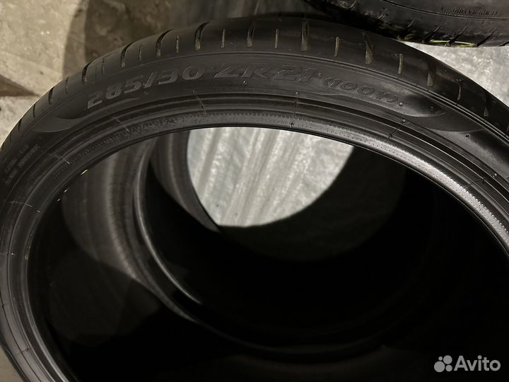 Pirelli P Zero PZ4 285/30 R21