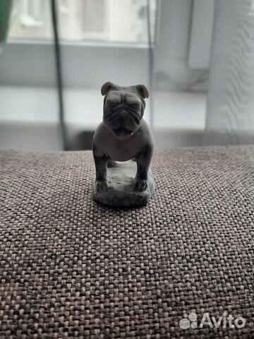 Собачка из камня