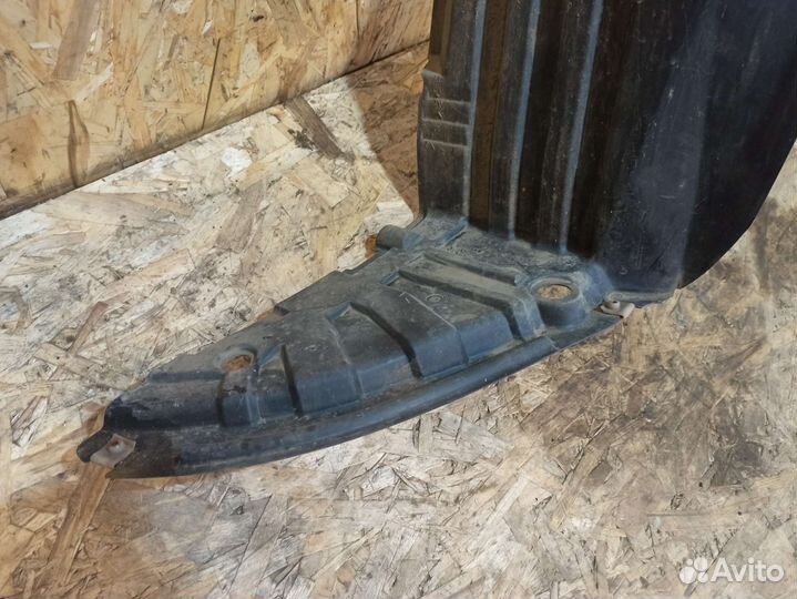 Подкрылок передний левый Nissan Almera Classic