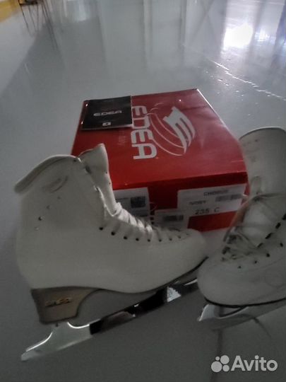 Продам профессиональные коньки