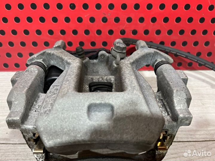 Суппорт задний левый Lexus Es axzh10 2019