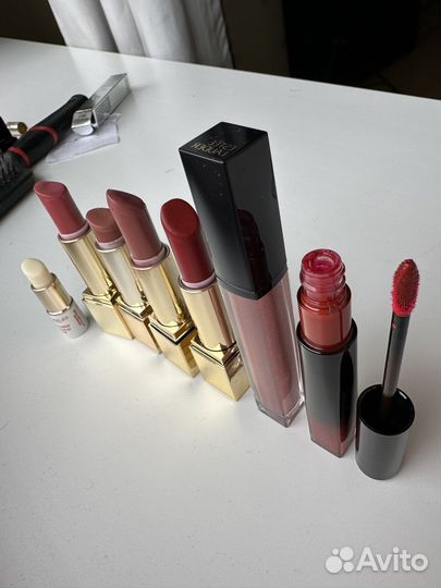 Косметика помады, тональные основы,тени, палетки