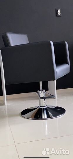 Парикмахерское кресло
