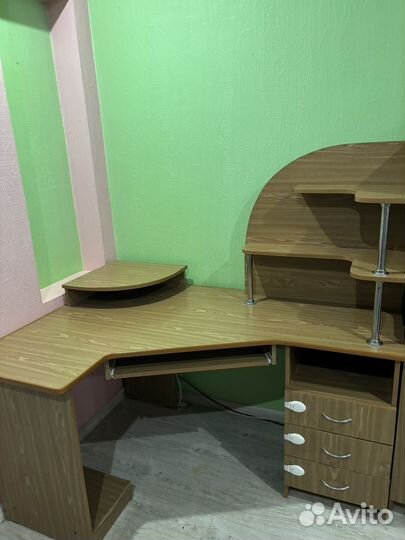 Компьютерный стол угловой