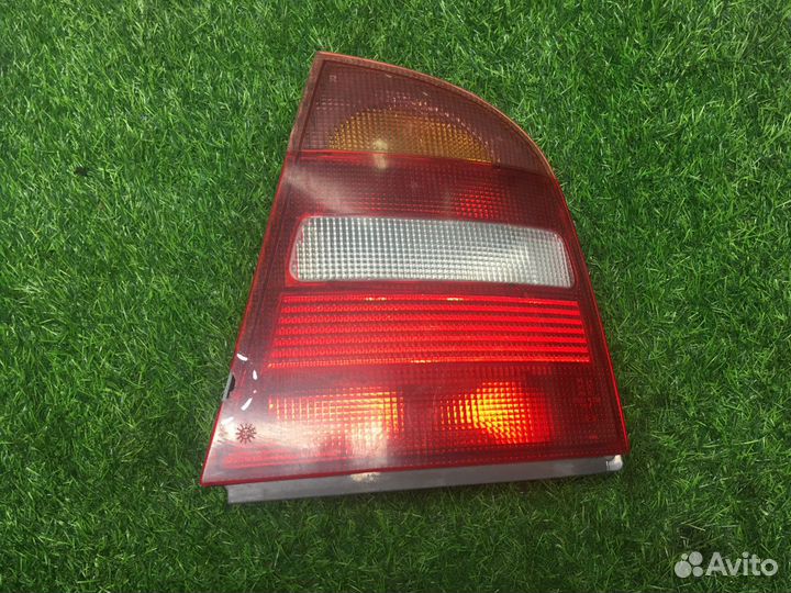 Фонарь правый Skoda Octavia а4 (96-00г)