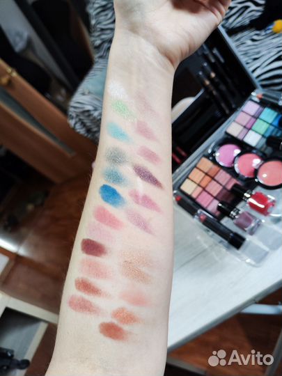 Бьюти чемодан кейс новый 25 предметов косметики