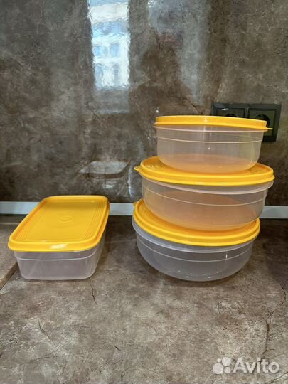 Контейнеры и миски с крышками