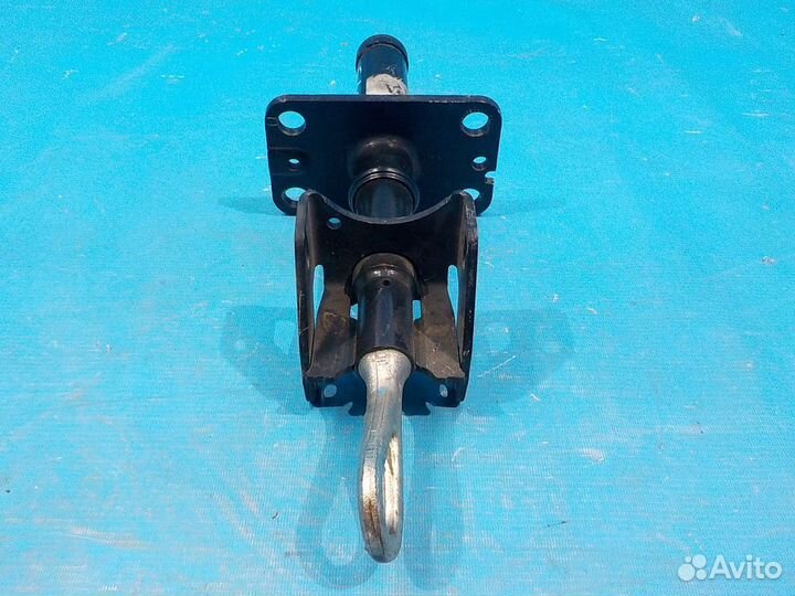 Кронштейн усилителя переднего бампера правый Audi